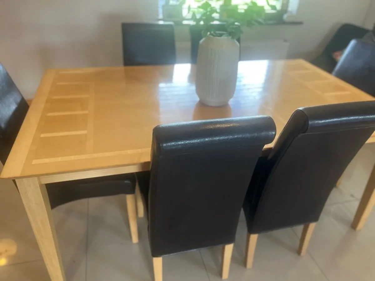 Dining table and 6 chairs - Image 3