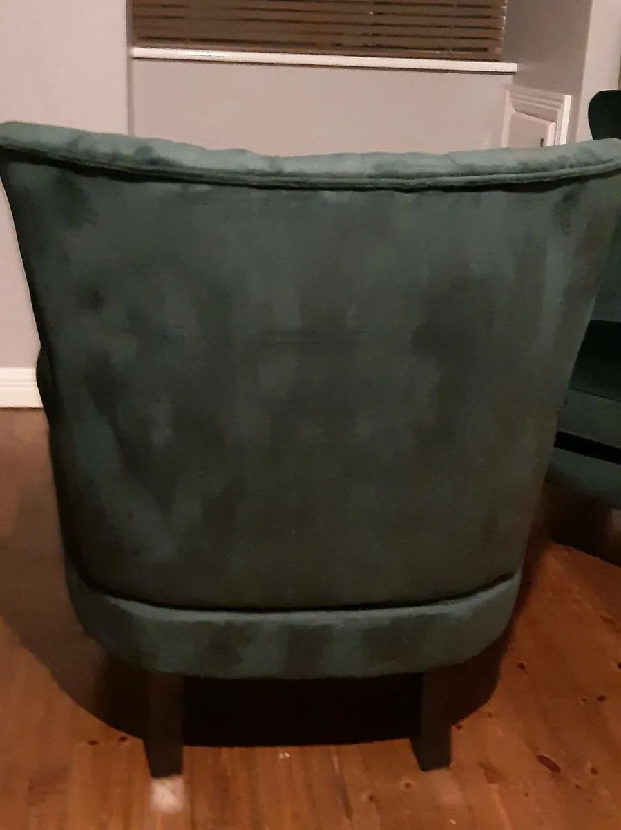 Two dark green velvet Chesterfields arm chairs - Image 3