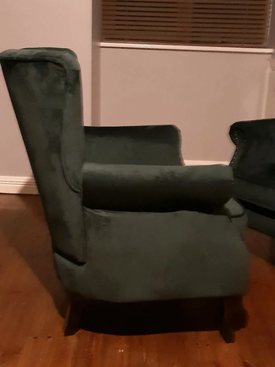 Two dark green velvet Chesterfields arm chairs - Image 4