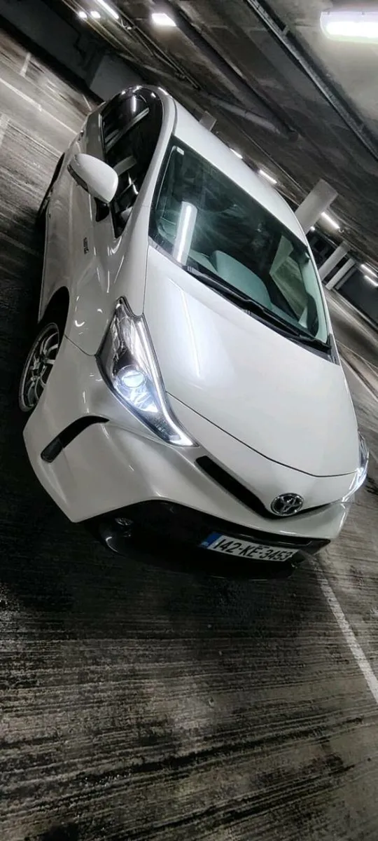 Toyota Prius Alpha 7 seats - Image 1