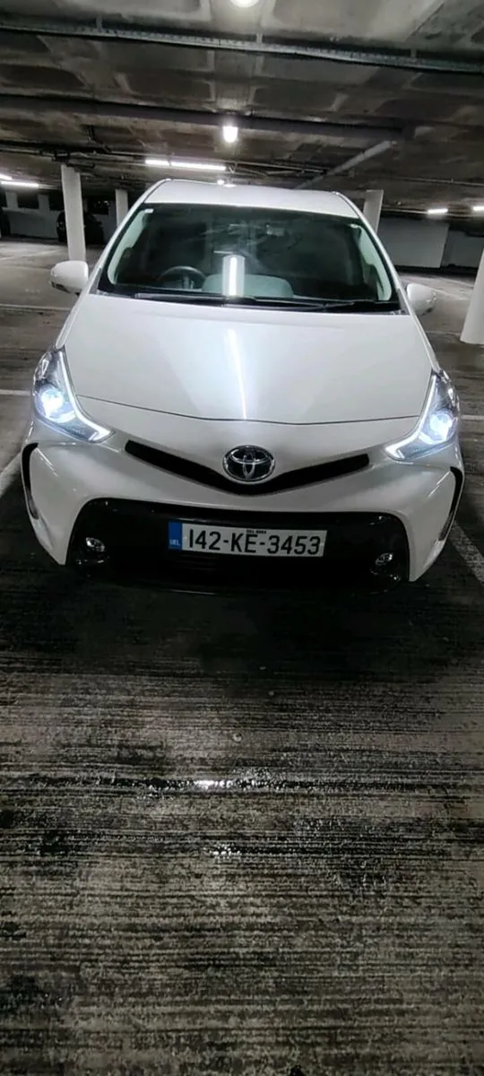 Toyota Prius Alpha 7 seats - Image 2