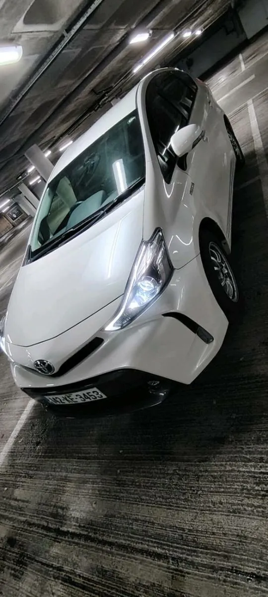 Toyota Prius Alpha 7 seats - Image 3