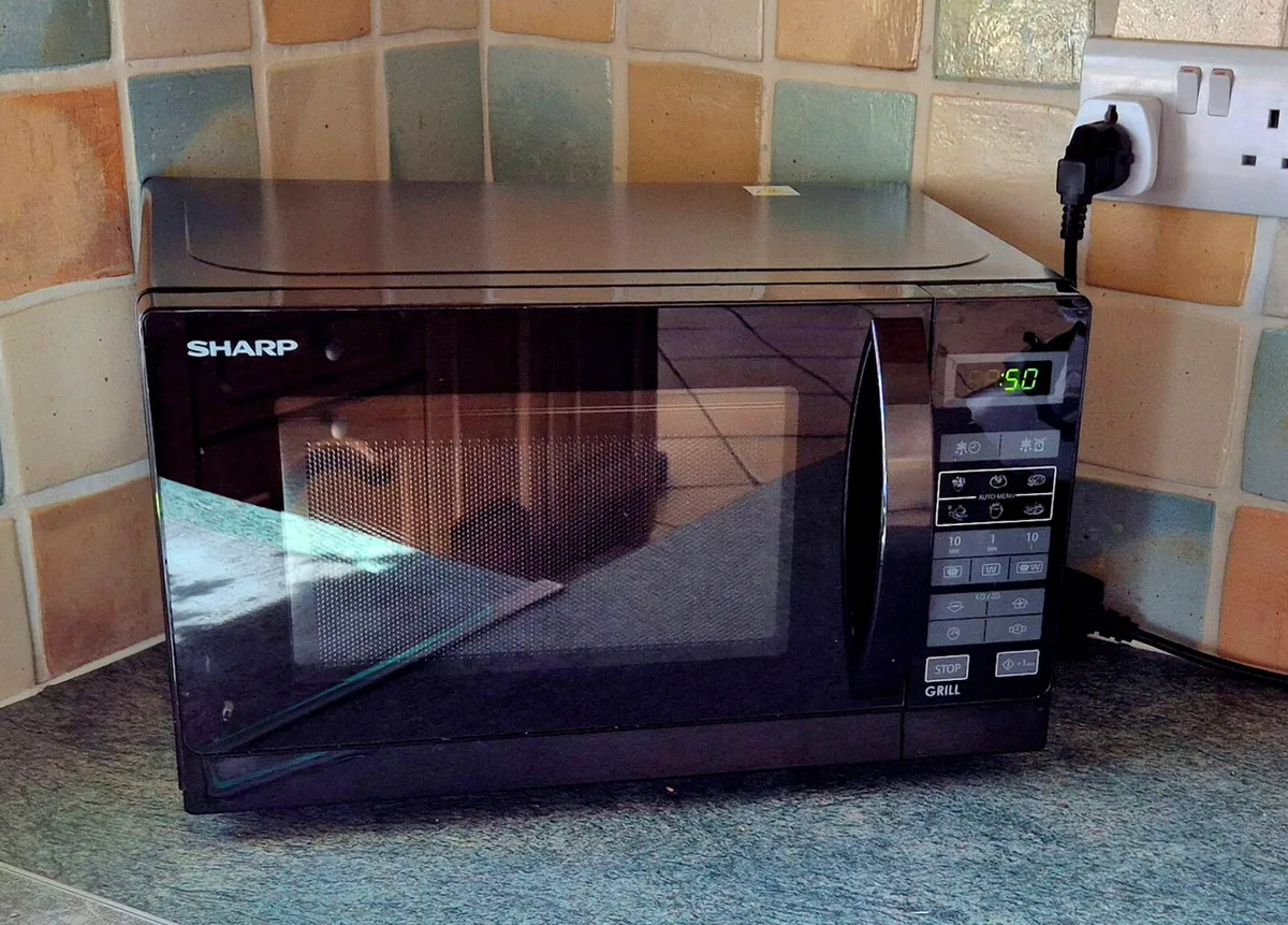 Sharp Grill compact microwave 2in1, 800w, 20l, bla - Image 3