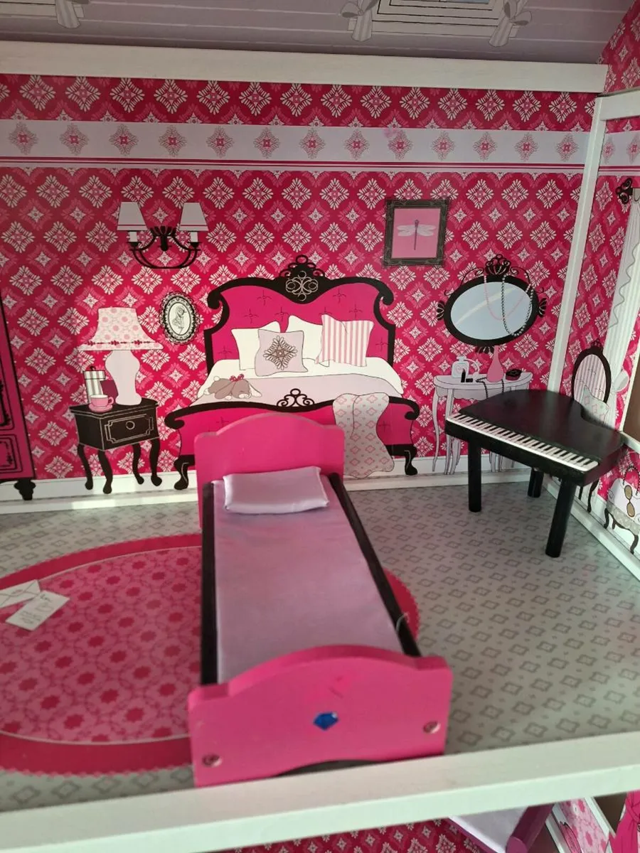 Doll house - Image 2