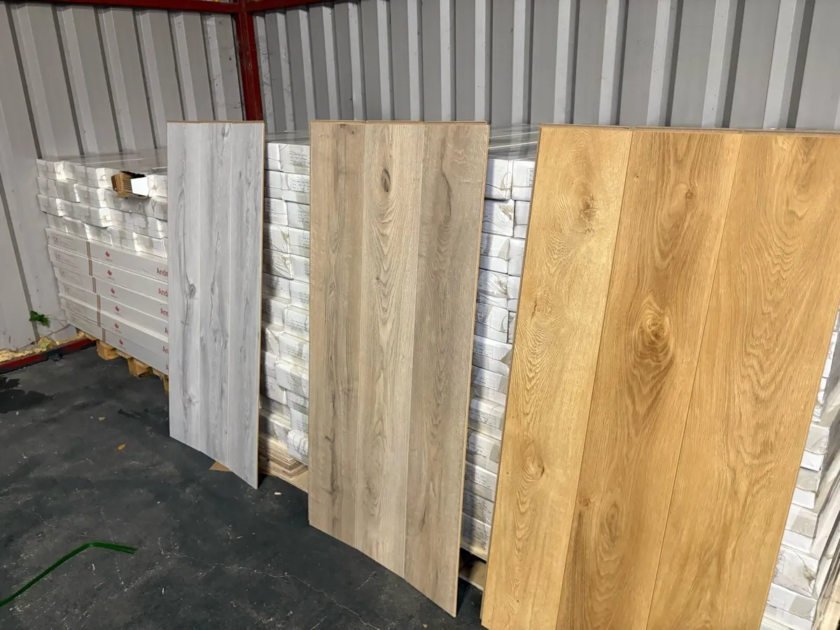 Laminate flooring 8mm no deposit - Image 1