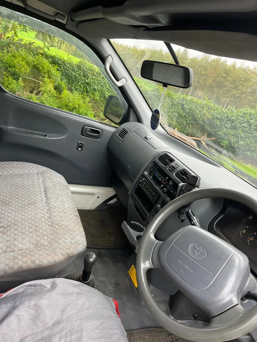 Toyota Hiace - Image 3