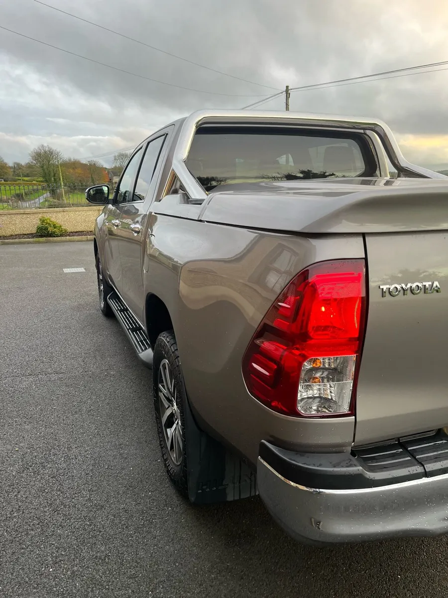 2020 Toyota Hilux - Image 4
