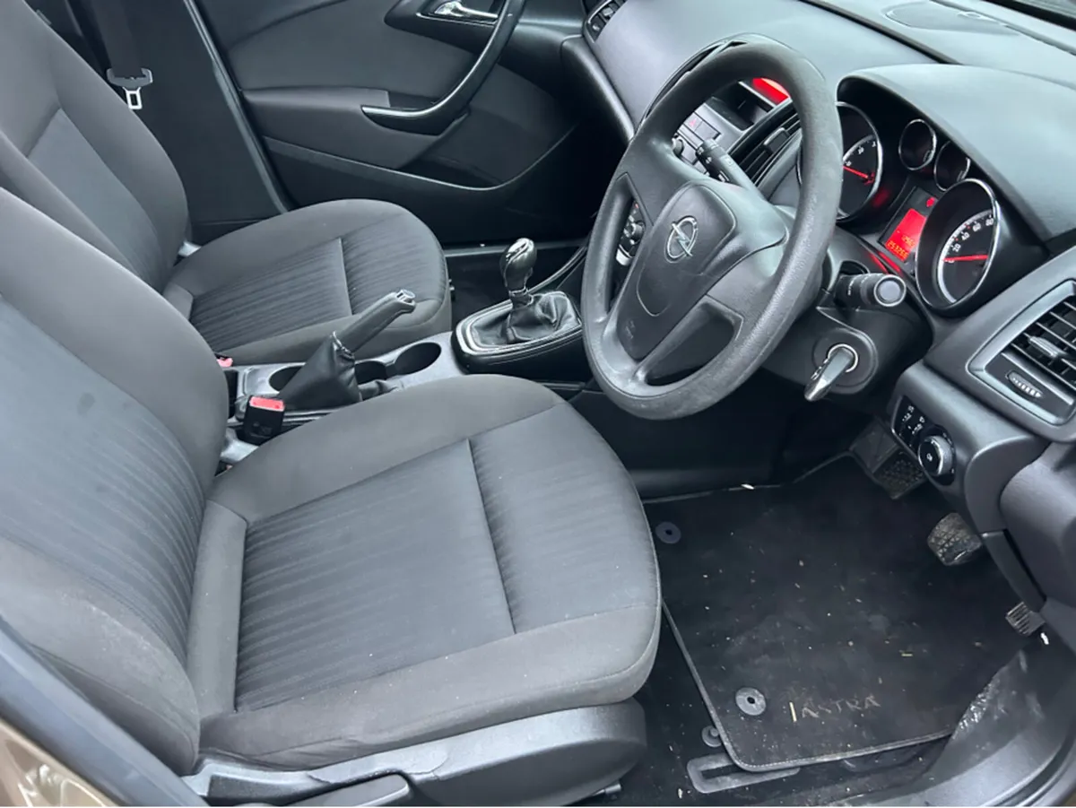 Opel Astra S 1.4 I 100PS 4DR - Image 4