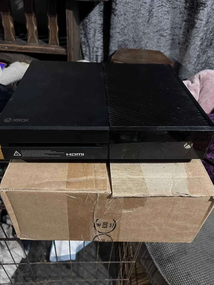 Console for sale - Image 2