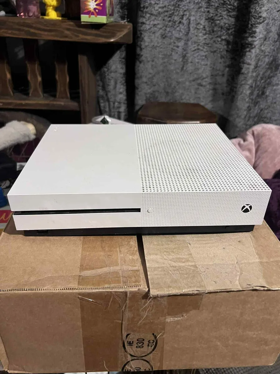 Console for sale - Image 3