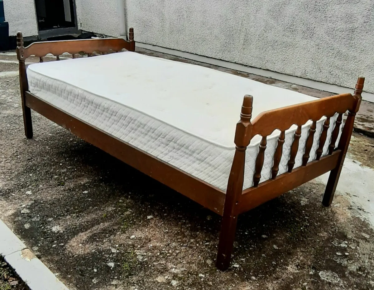 Pair of hardwood single beds with mattresses - Image 1