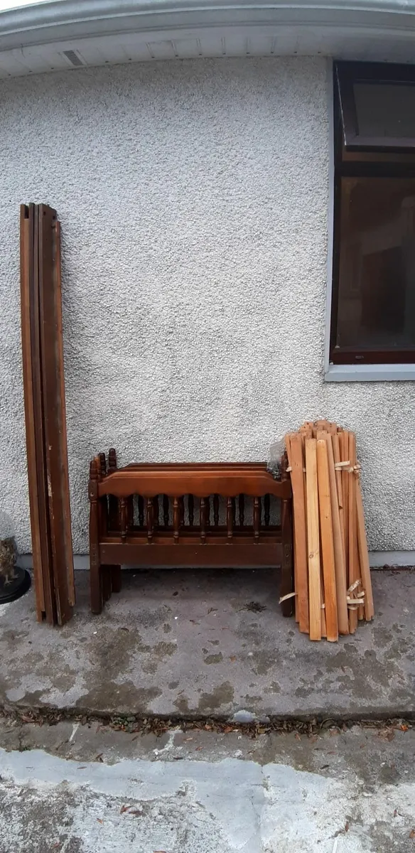 Pair of hardwood single beds with mattresses - Image 3