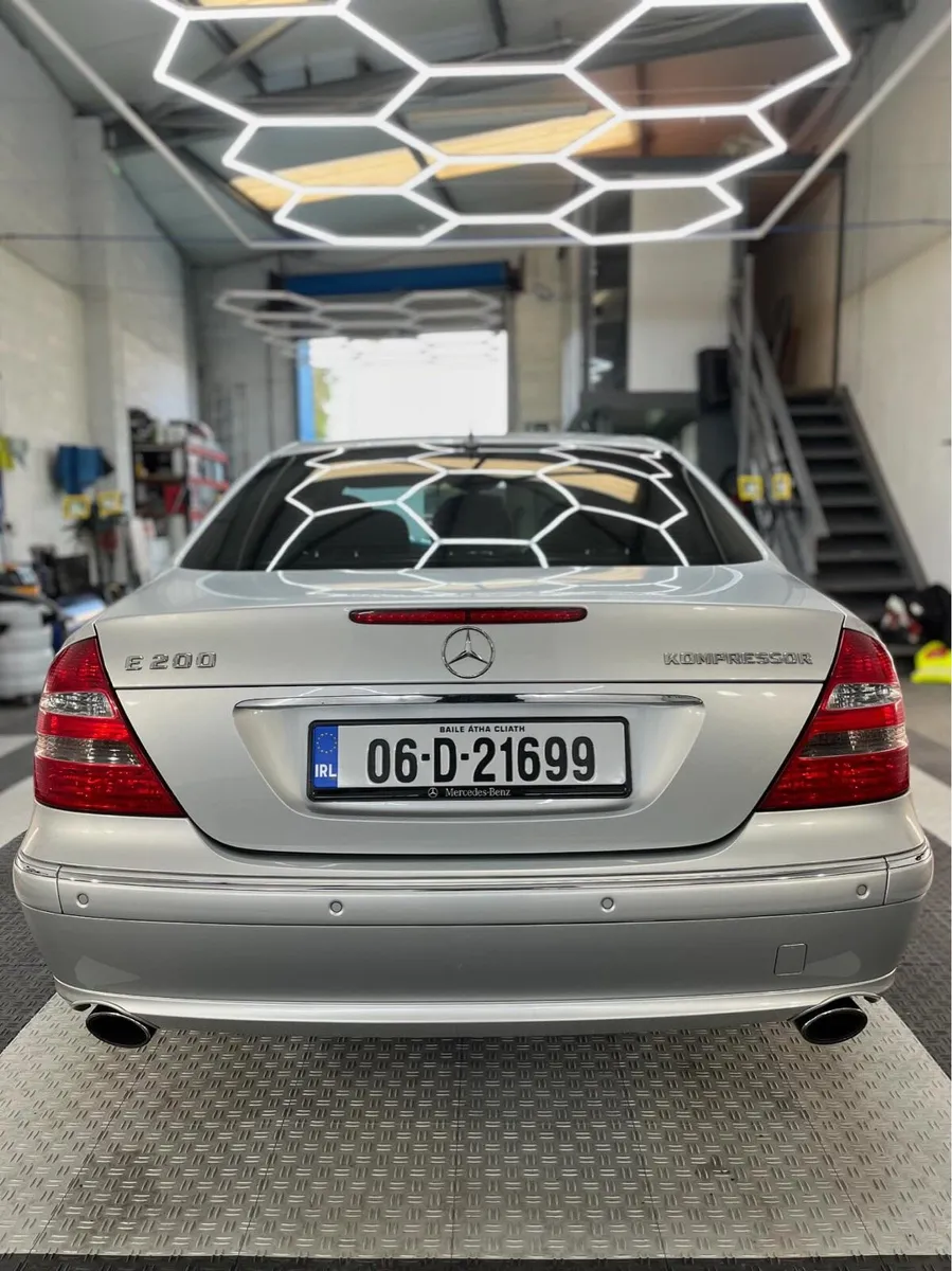 Mercedes Benz E200 - Image 3