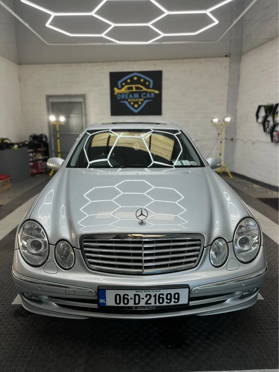 Mercedes Benz E200 - Image 4