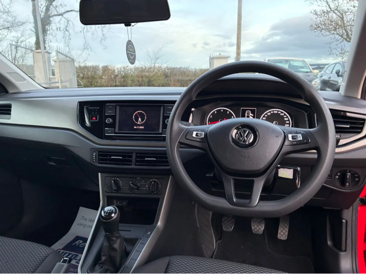 Volkswagen Polo TRENDLINE 1.0 MANUAL (LOW KLMS) - Image 1