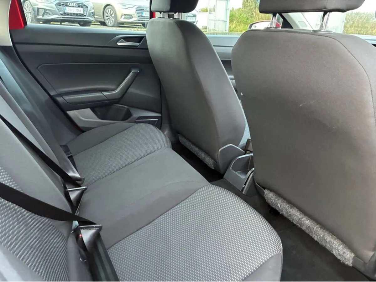 Volkswagen Polo TRENDLINE 1.0 MANUAL (LOW KLMS) - Image 4