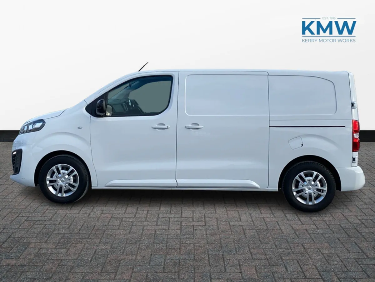 Opel Vivaro 1.5 Sportive SWB 120 BHP..Twin Doors/ - Image 4