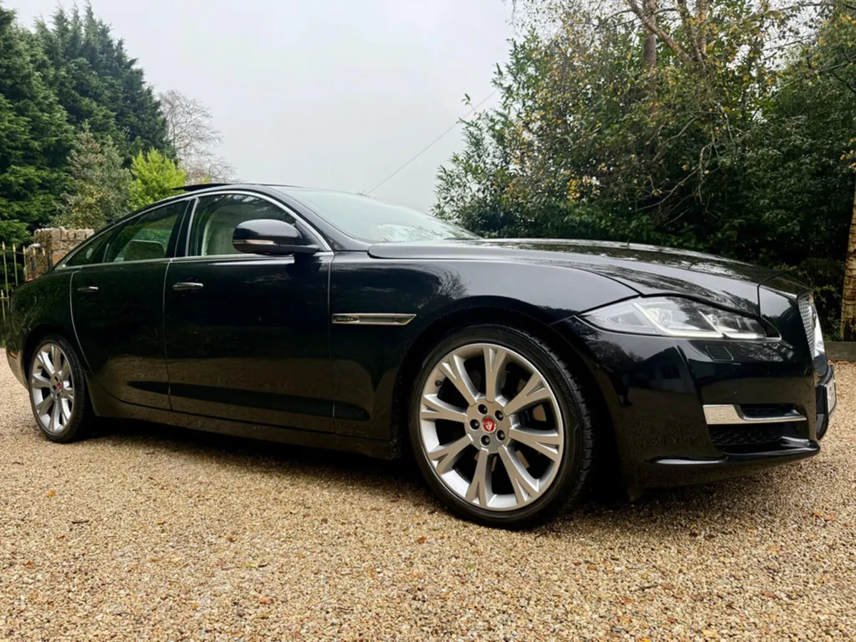 Jaguar XJ *Sale Agreed* 3.0 D PORTFOLIO - Image 2