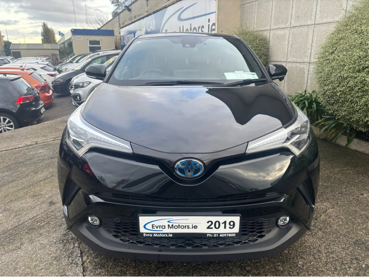 Toyota C-HR SOL AUTOMATIC HYBRID 1.8 PETROL //HIGH - Image 2