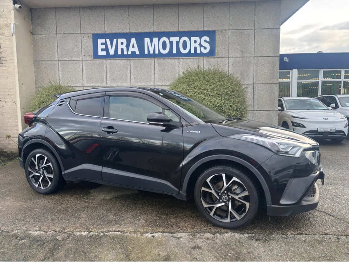 Toyota C-HR SOL AUTOMATIC HYBRID 1.8 PETROL //HIGH - Image 3