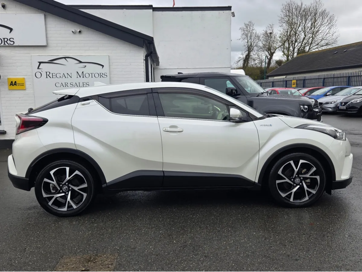 Toyota C-HR 1.8 HYBRID SPORT AUTO - Image 2