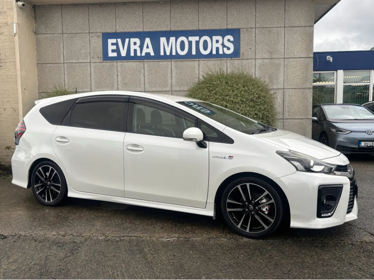 Toyota Prius GR SPORT 7 SEATER AUTOMATIC HYBRID 1. - Image 3