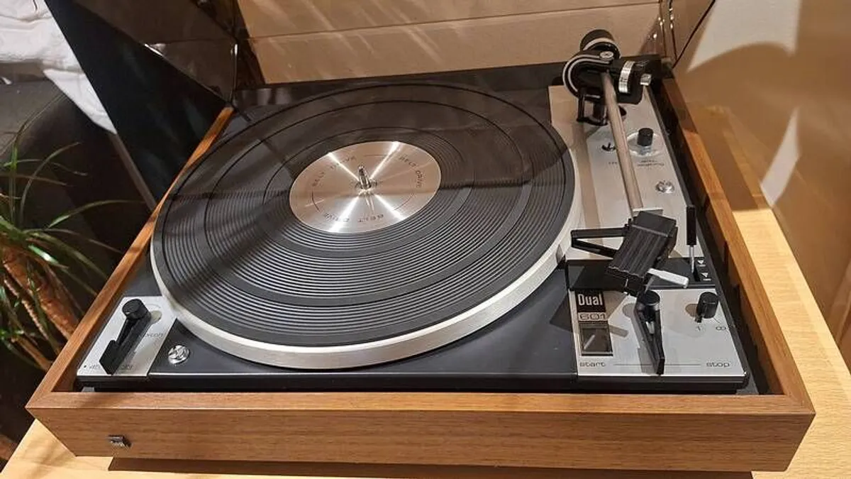 Dual 601 Turntable (video test link in the description) - Image 2