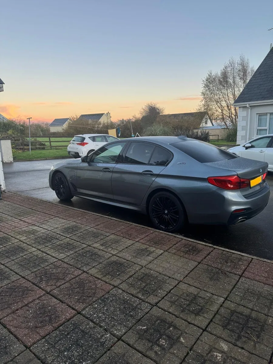 BMW 5-Series 2019 - Image 2