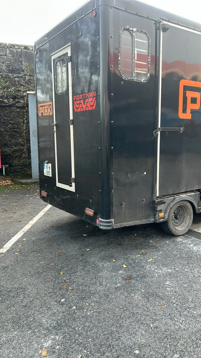 Equi - trek horse box top of the range - Image 2