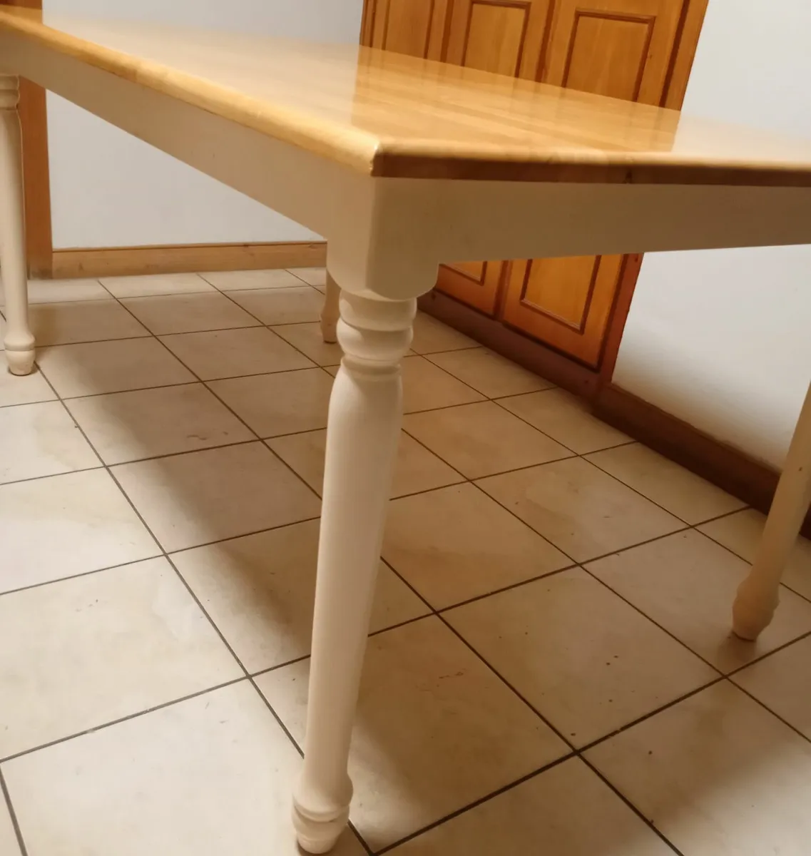 Dining Room Table & Chairs - Image 1