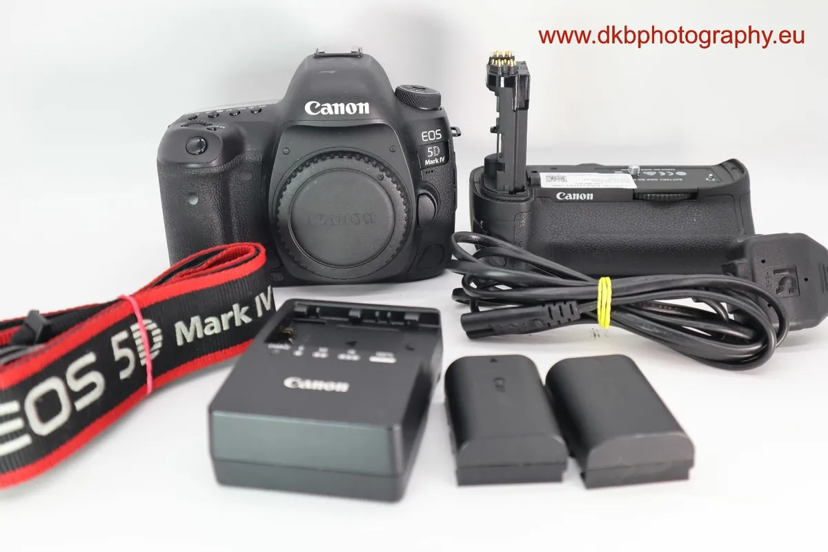 CANON 5D MK 4 CAMERA & CANON BG-E20 BATTERY GRIP - Image 1