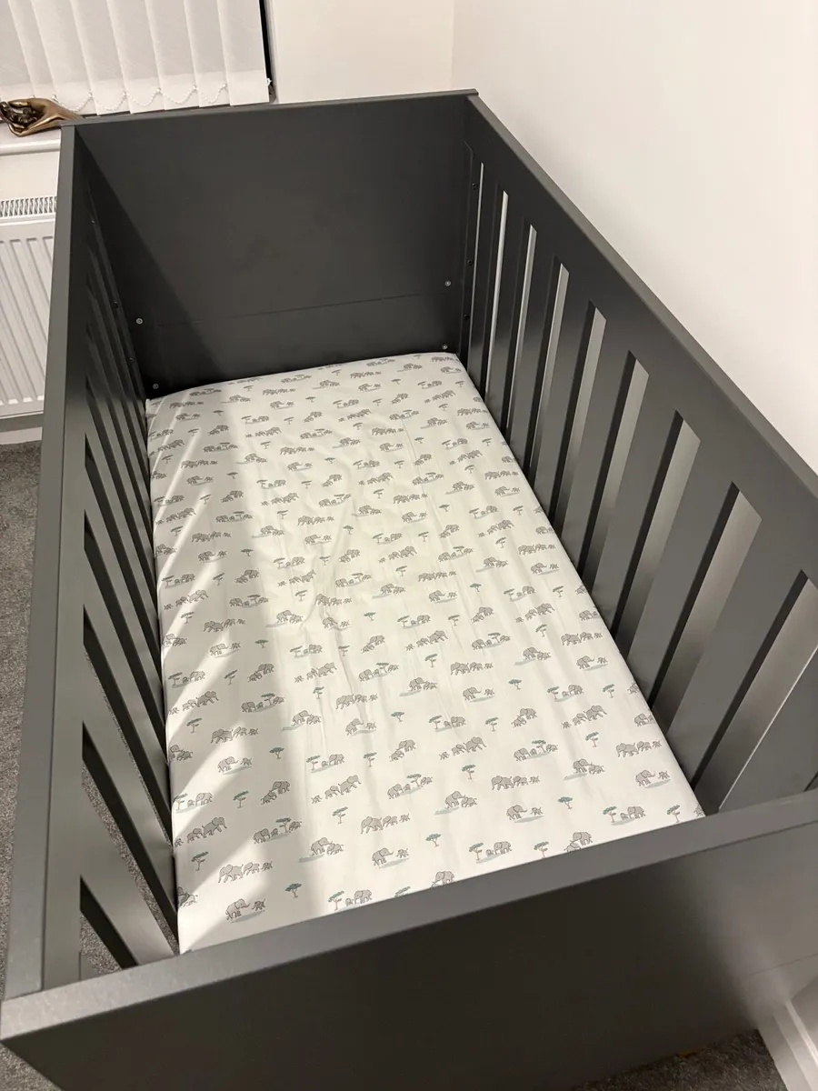 Venicci Cot / Bed - Image 2