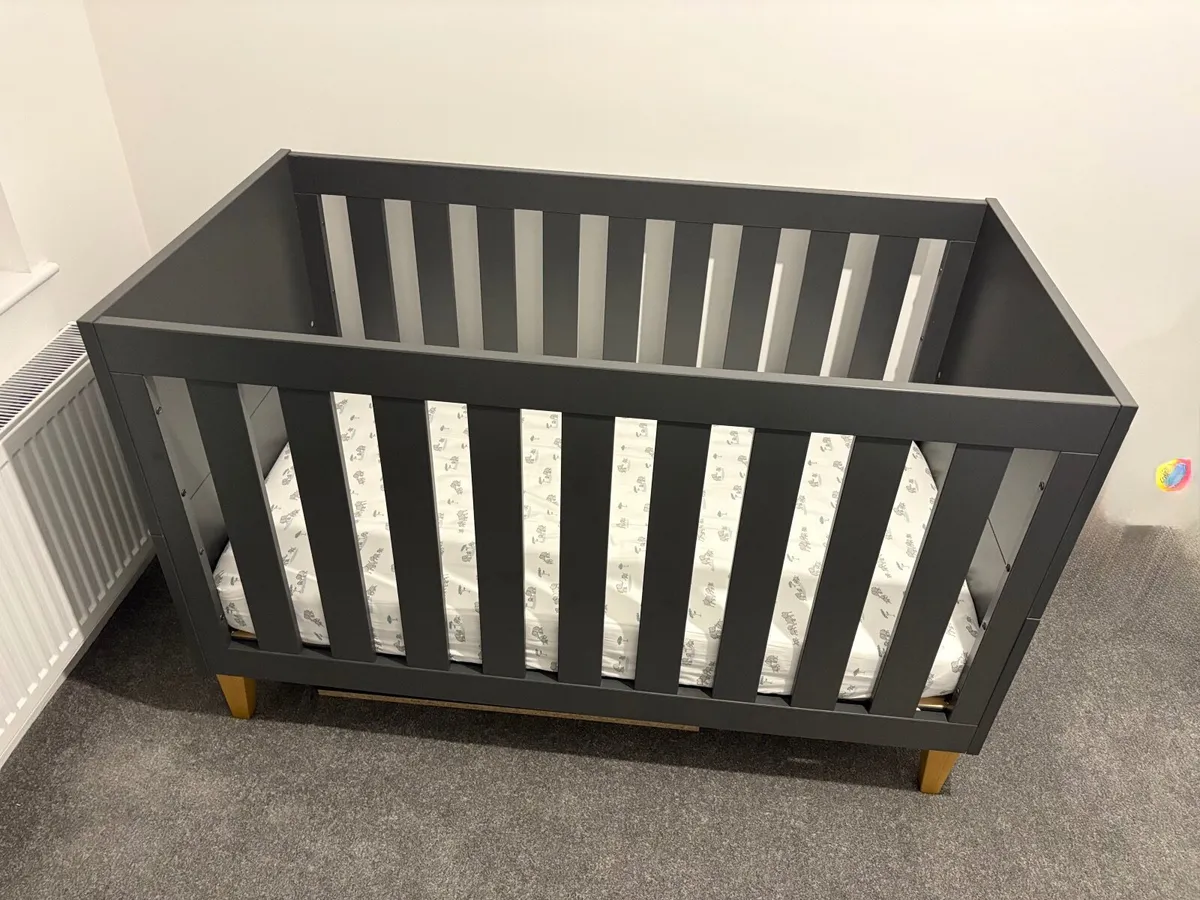 Venicci Cot / Bed - Image 4