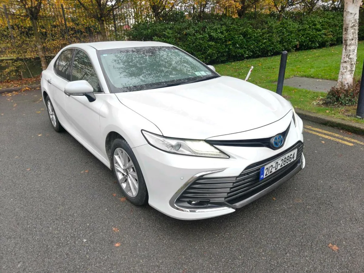Toyota Camry 2021 - Image 2