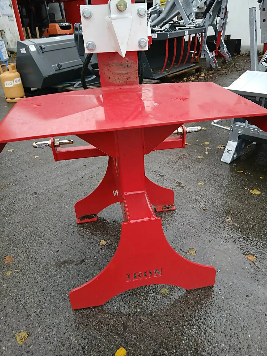 NEW IRON 16 TONNE TRACTOR LOG SPLITTERS - Image 2