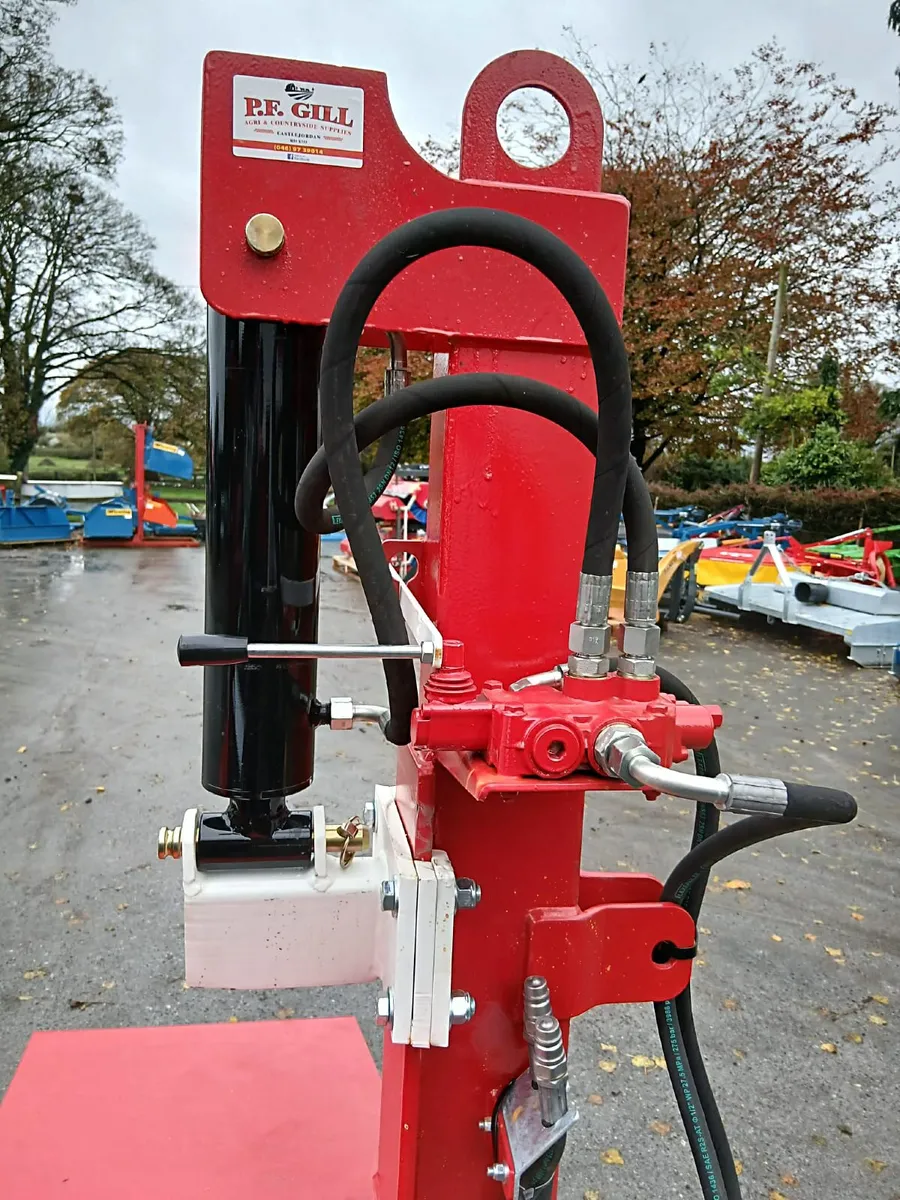 NEW IRON 16 TONNE TRACTOR LOG SPLITTERS - Image 3