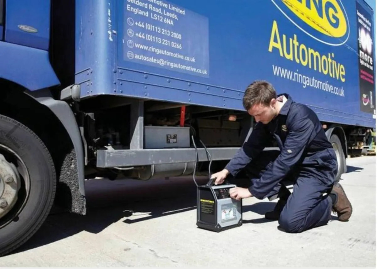 Ring 12v/24v 3000A TradeStart Metal PowerPack - Image 1