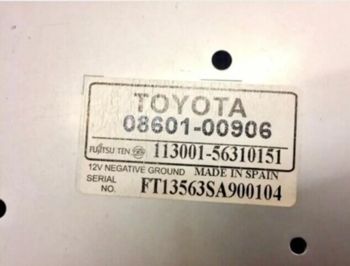 Toyota Yaris Mk1 Single Din CD Player - Image 2