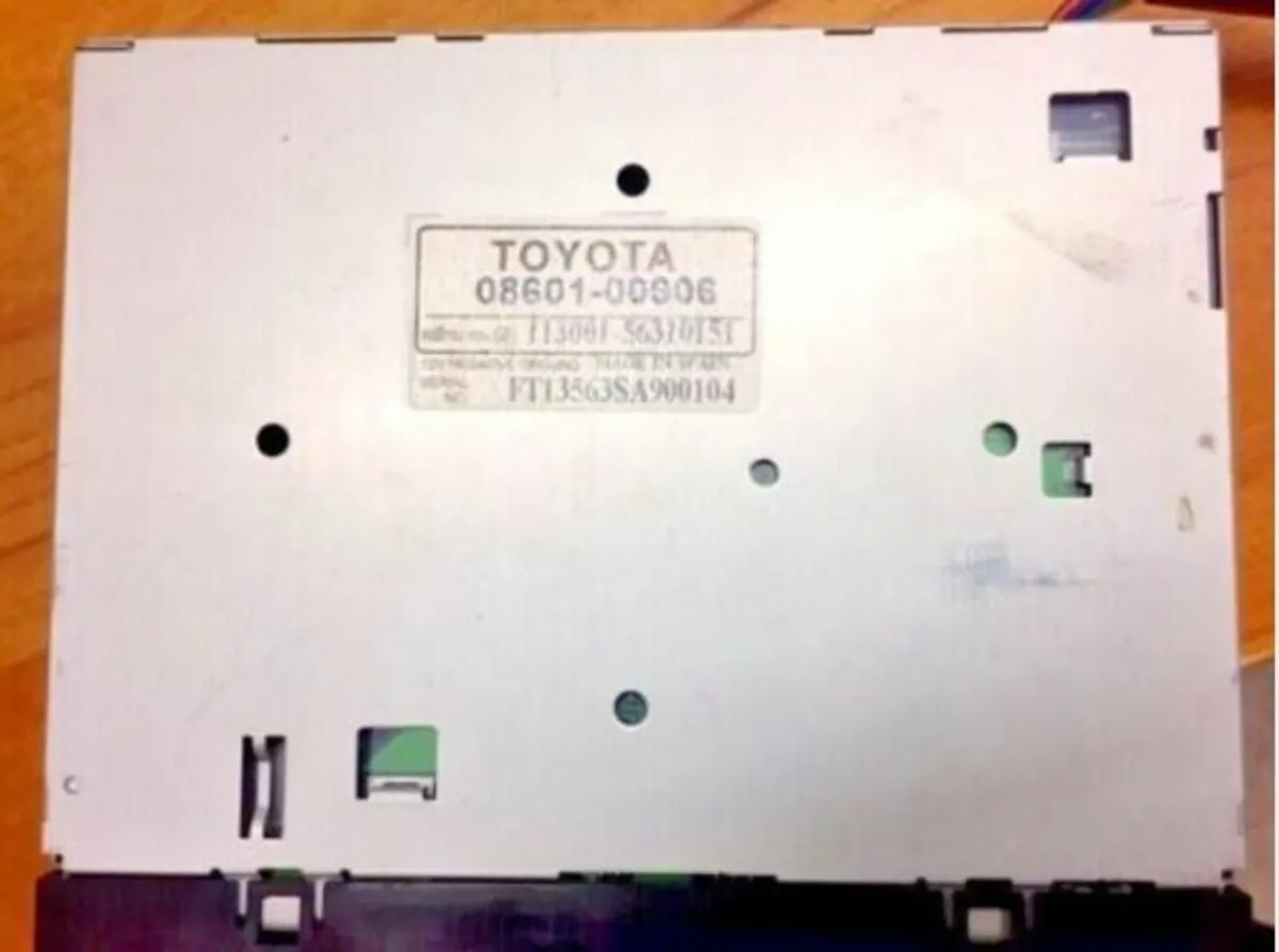 Toyota Yaris Mk1 Single Din CD Player - Image 4