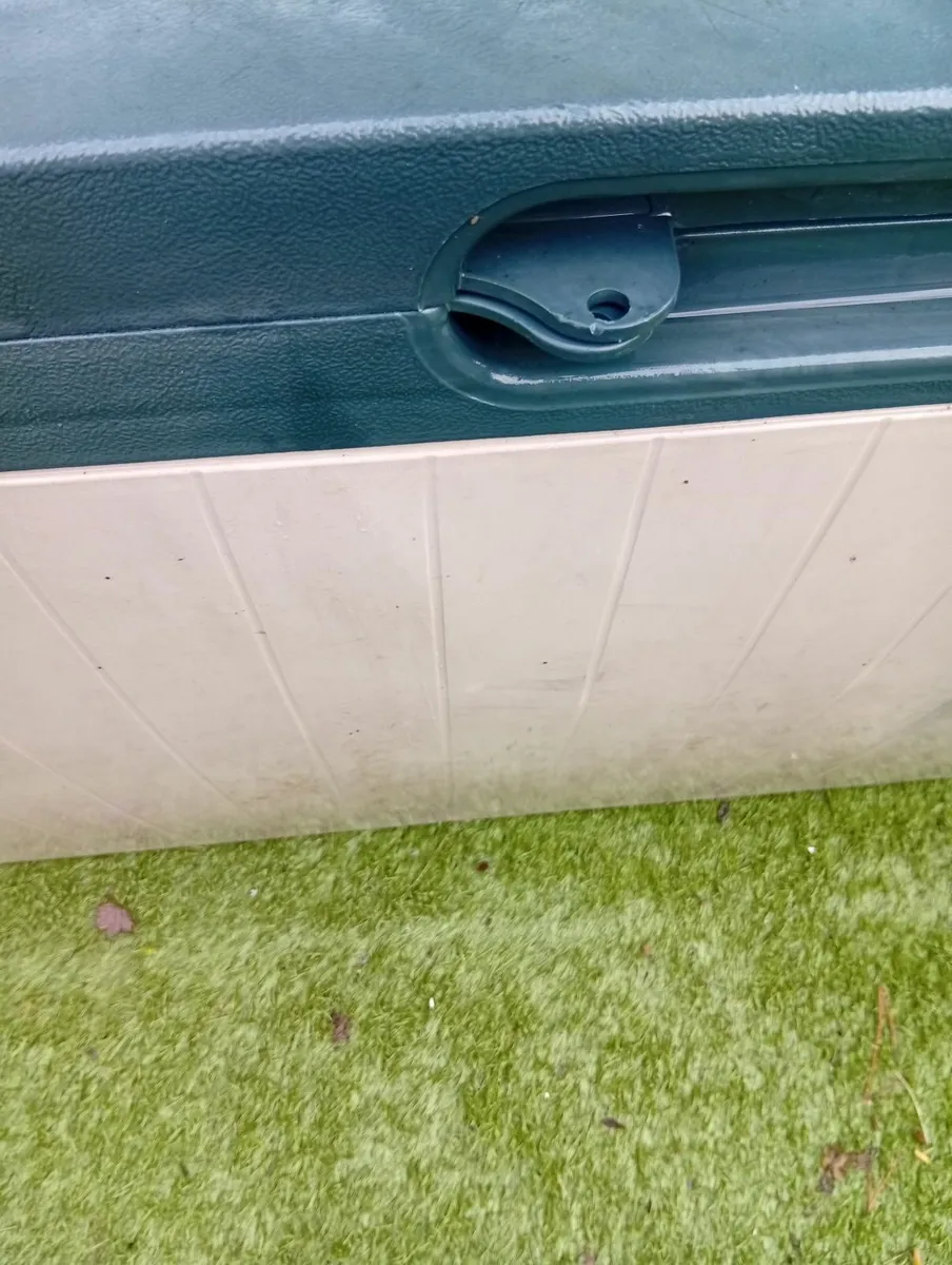 Quality Roomy PVC KETER Outdoor Garden storage - Image 3