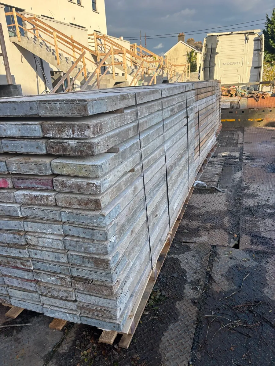 Scaffolding for two story house - Image 2