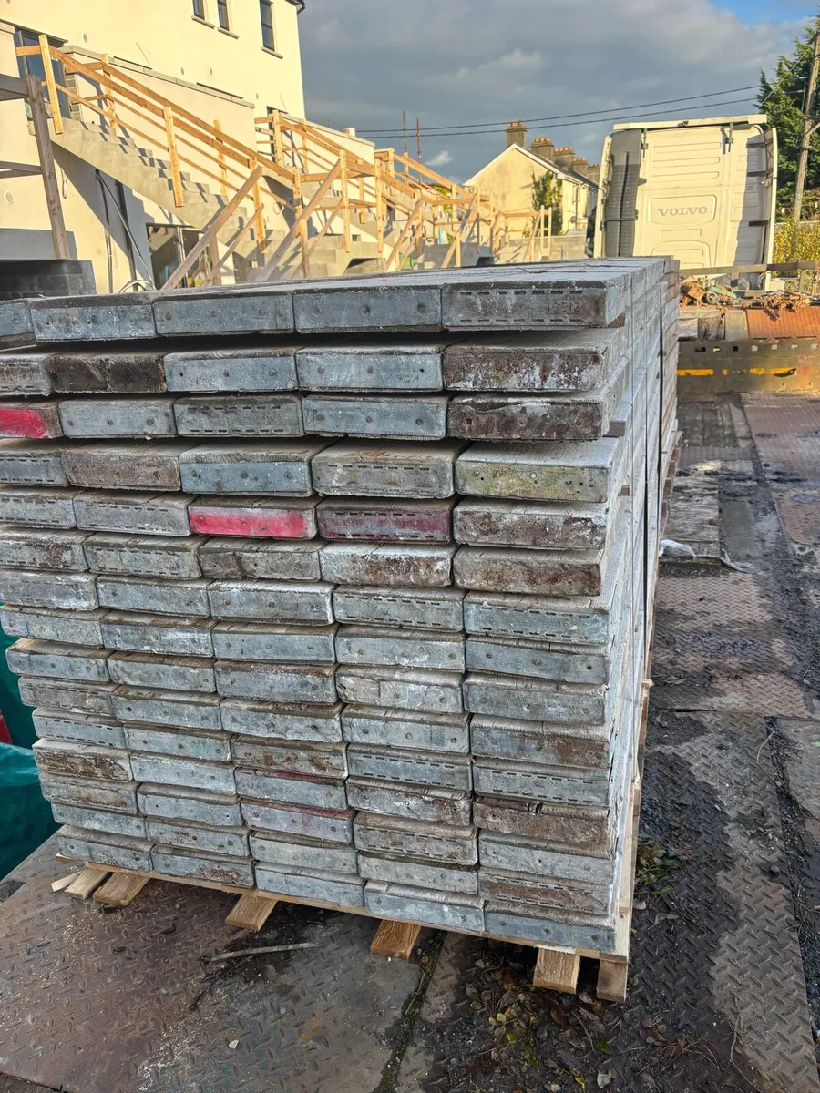 Scaffolding for two story house - Image 3