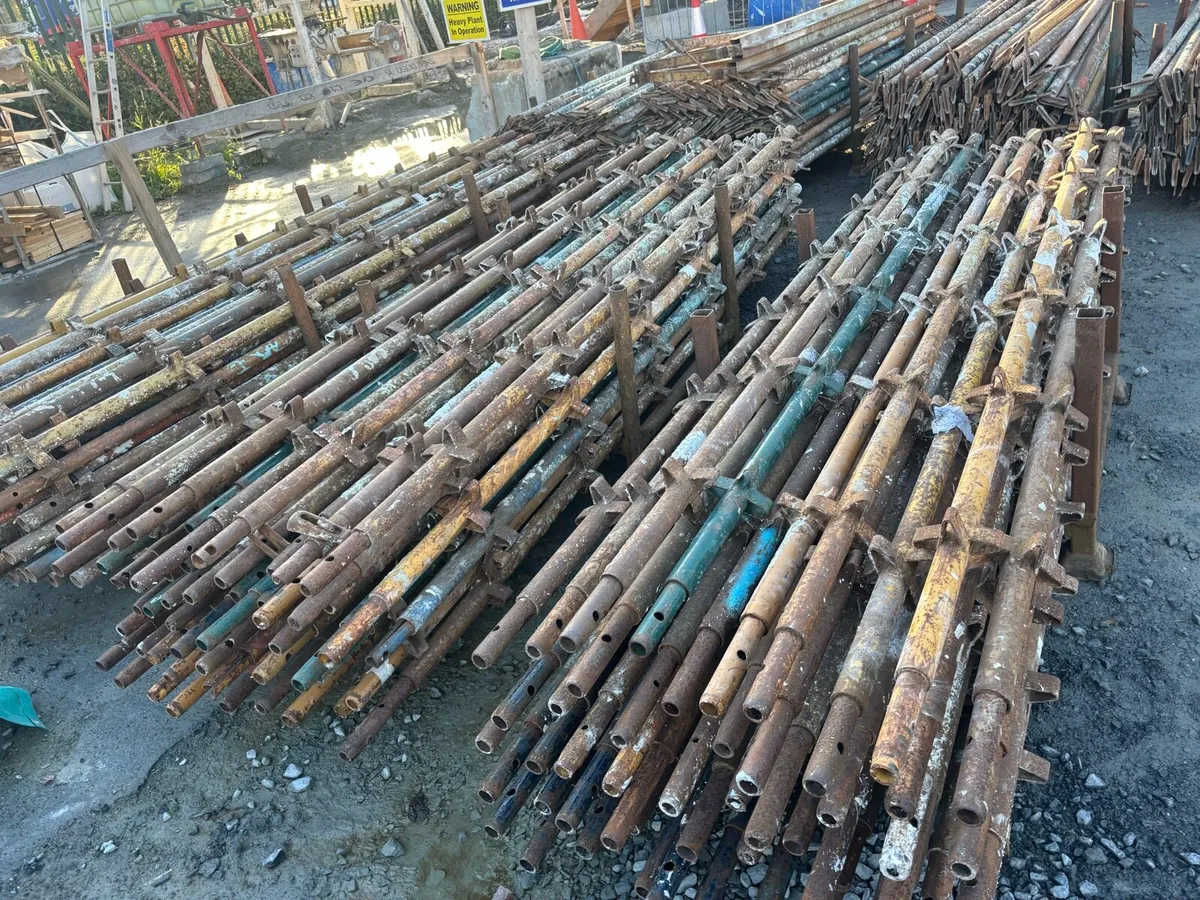 Scaffolding for two story house - Image 1