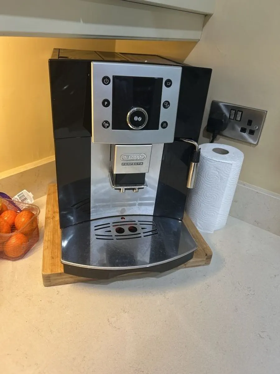 Delonghi Coffee Machine - Image 1