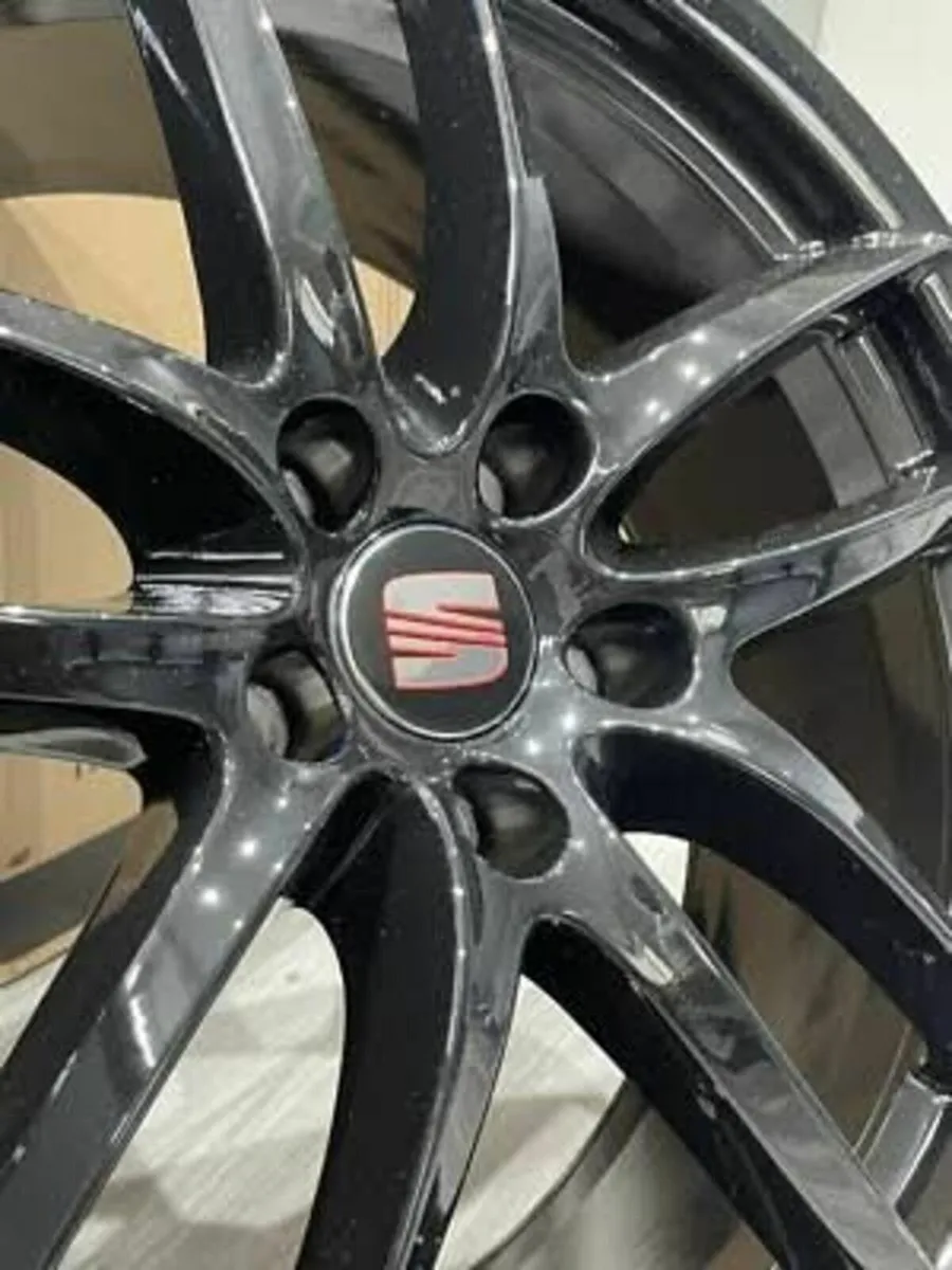 SEAT Centre Caps - FREE POST - Image 2