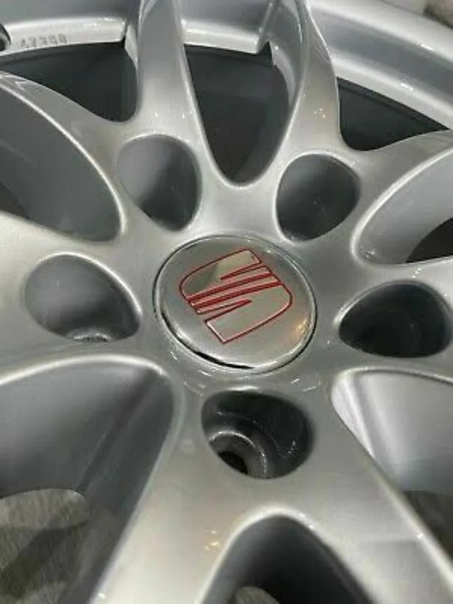 SEAT Centre Caps - FREE POST - Image 3