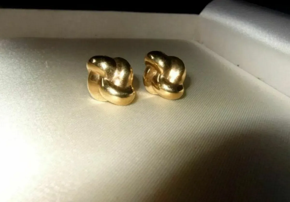 Vintage 9ct Gold Chunky Knot Earrings - Image 2