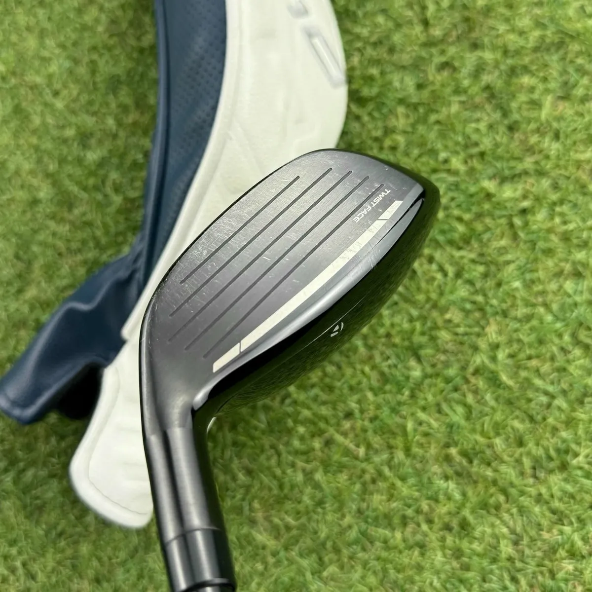 Taylormade Qi10 Hybrid / #4 22° / Regular - Image 3