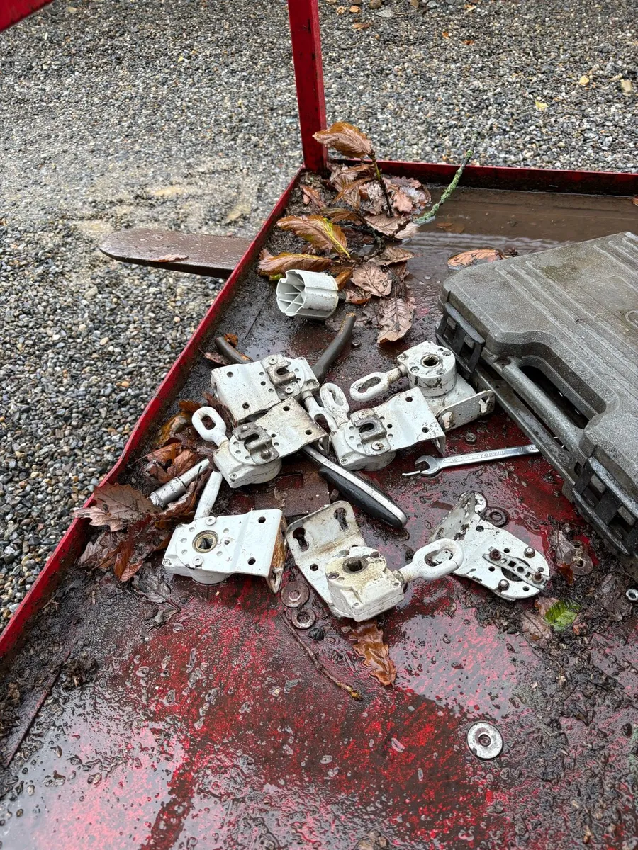 Windbreakers for shed - Image 4