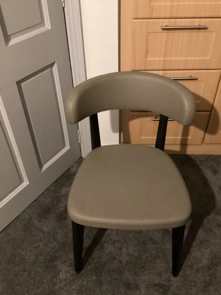 6 kitchen chairs - Image 1